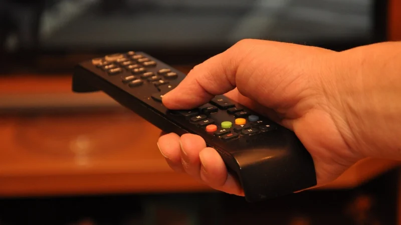 A Complete Guide to Buying the Best TV Remote Online